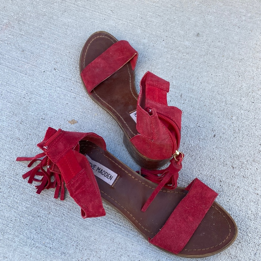 Steve Madden red sandal with tassel. In great condition.